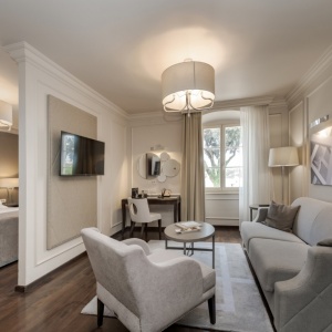 Rooms & Suites