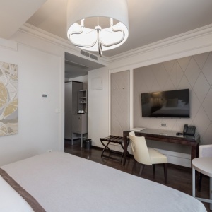 Rooms & Suites
