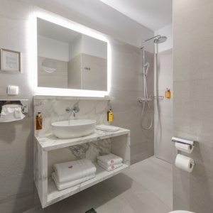 Rooms & Suites
