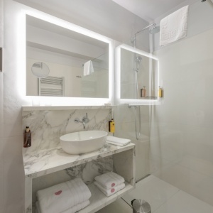 Rooms & Suites