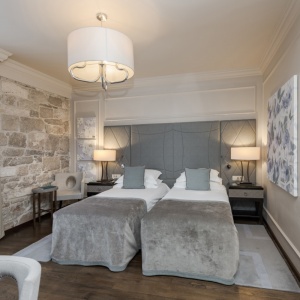 Rooms & Suites