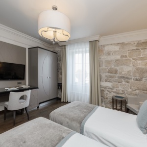 Rooms & Suites