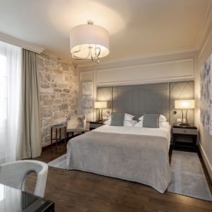 Rooms & Suites