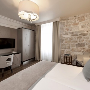 Rooms & Suites