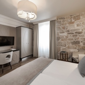 Rooms & Suites
