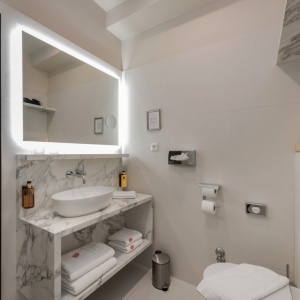 Rooms & Suites