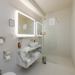 Rooms & Suites